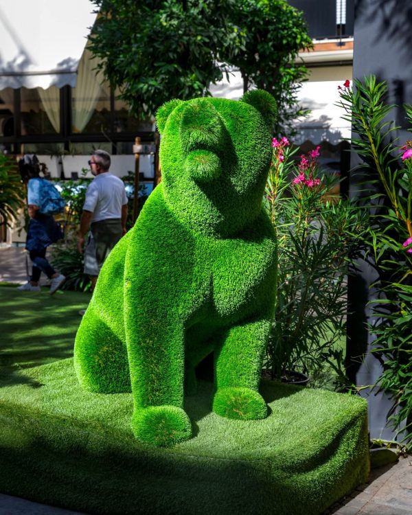 Oso de césped artificial
