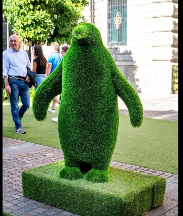 PINGUINO DE CESPED ARTIFICIAL - Imagen 2
